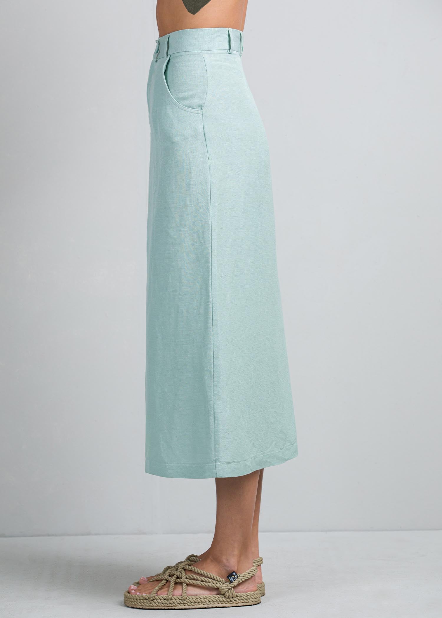 Skirt with front slit