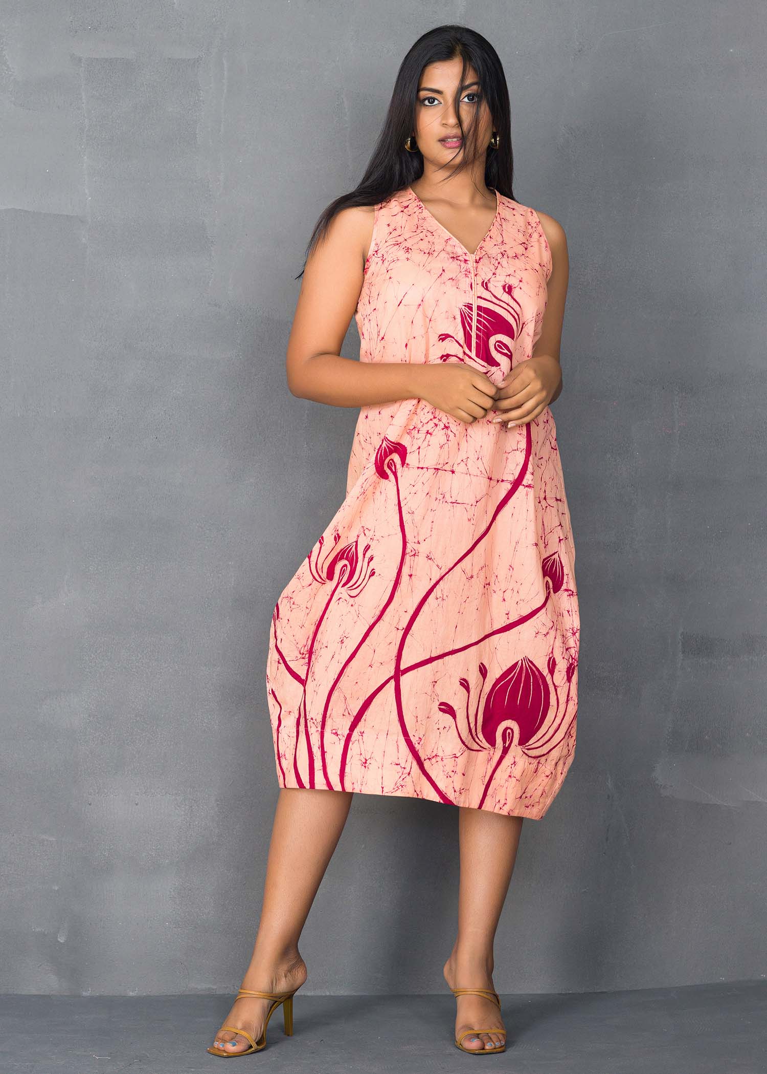 V-neck floral detailed dress