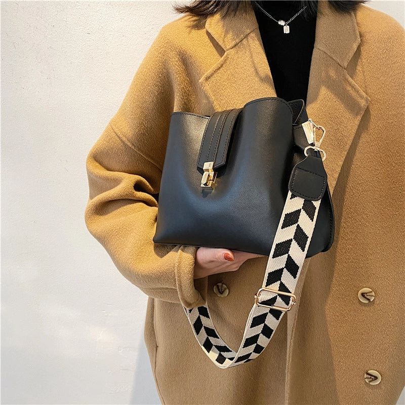 New Women's Bags Street Trendy Large Capacity  Solid Color Bucket Bag PU Women's Shoulder Bag