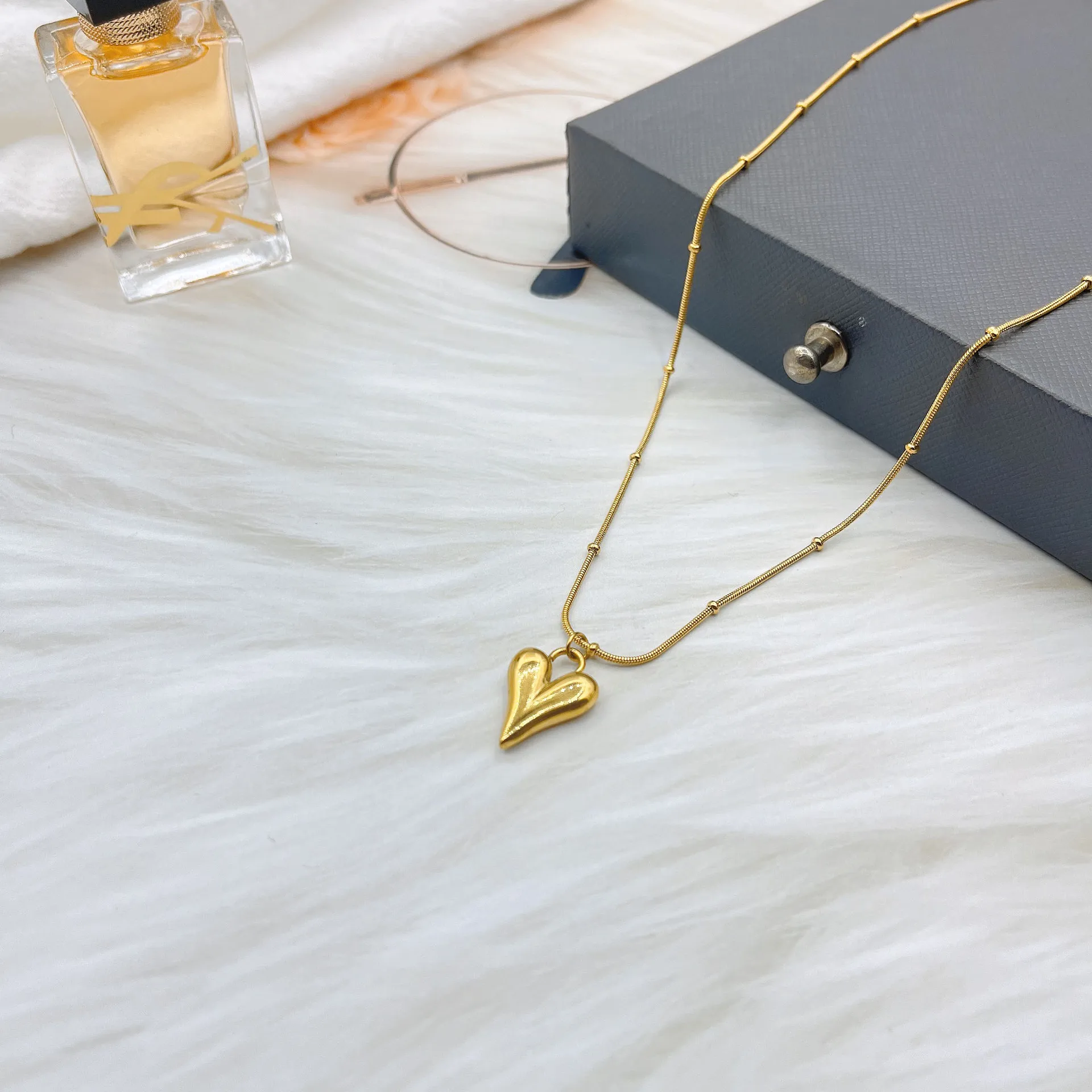 Light Love  Steel Necklace Niche Simple Clavicle Chain Heart Pendant Clavicle Chain Jewelry Necklace