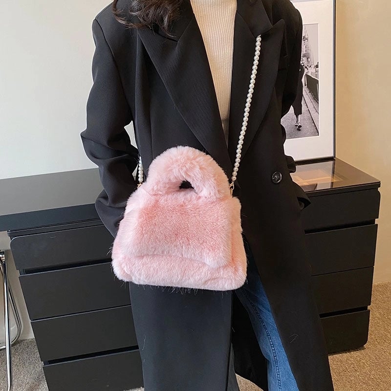 Women's All Seasons Plush Solid Color Classic Style Pearls Square Magnetic Buckle Handbag