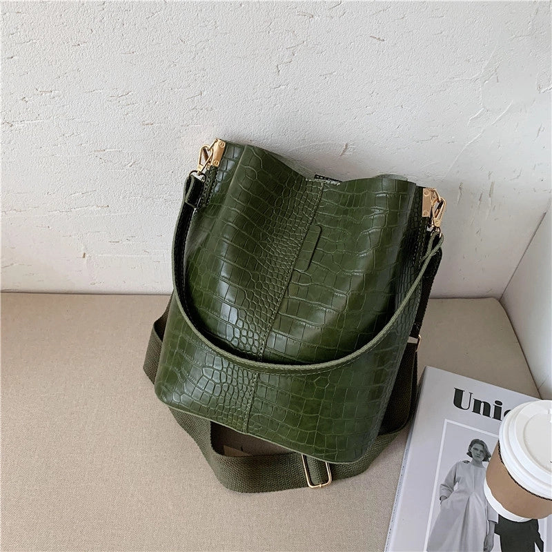 Fashionable Stylish One Shoulder Bag 2024 New Fashionable Temperament Underarm Bag Casual All-Matching Wide Shoulder Strap Bucket Bag