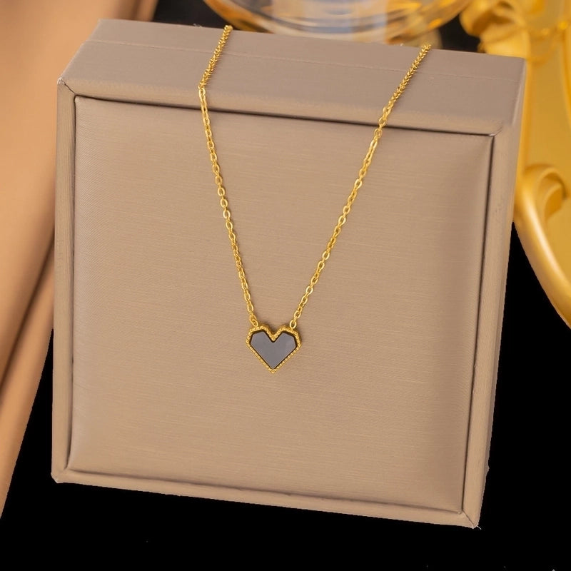 Elegant Streetwear Round Moon Heart Shape Titanium Steel Plating Pendant Necklace