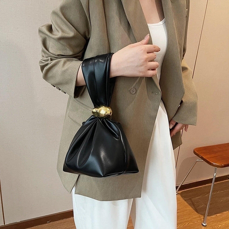 Women's Small Pu Leather Solid Color Streetwear Cylindrical Zipper Shoulder Bag