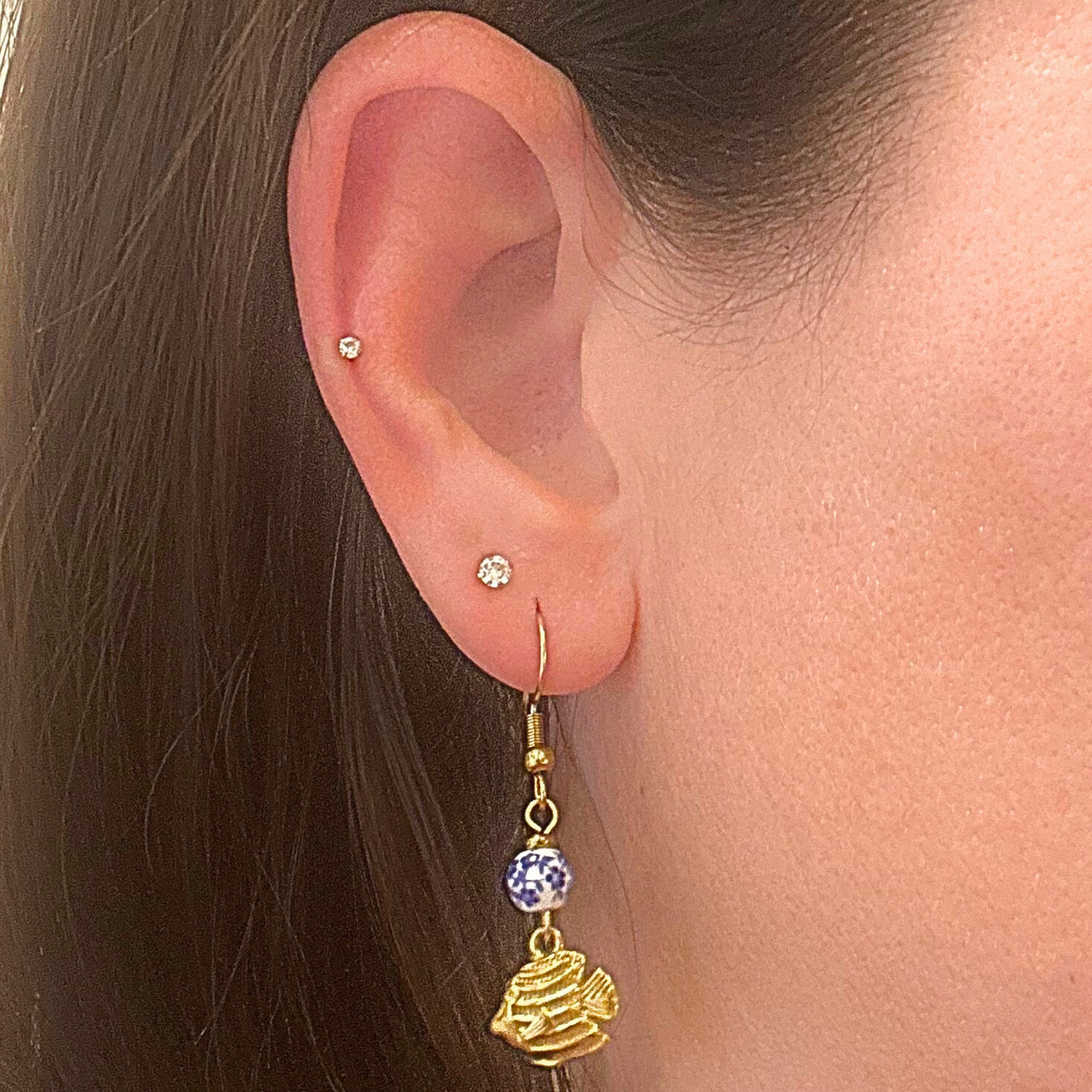 Dangled fish studs - Gold