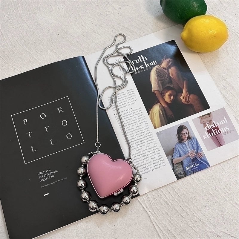 Women's Pu Leather Plastic Solid Color Streetwear Heart-shaped Clasp Frame Crossbody Bag