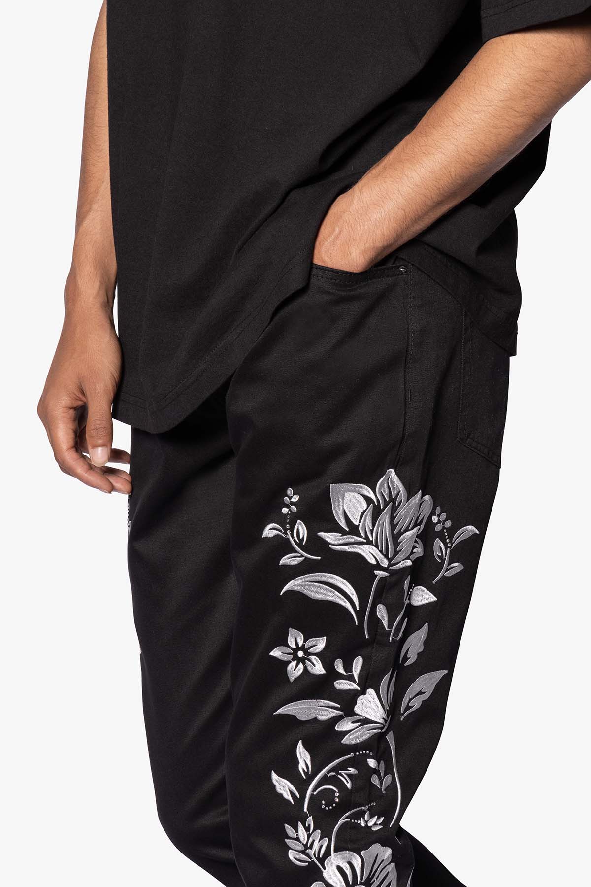 B690 Floral Embroidery Flare Denim - Black