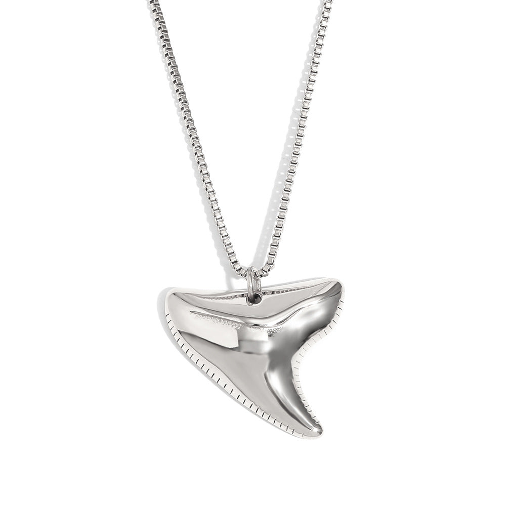 Niche Retro Pendant Stainless Steel 18K Gold Plated Red Agate Love Flower Manta Ray Necklace Female