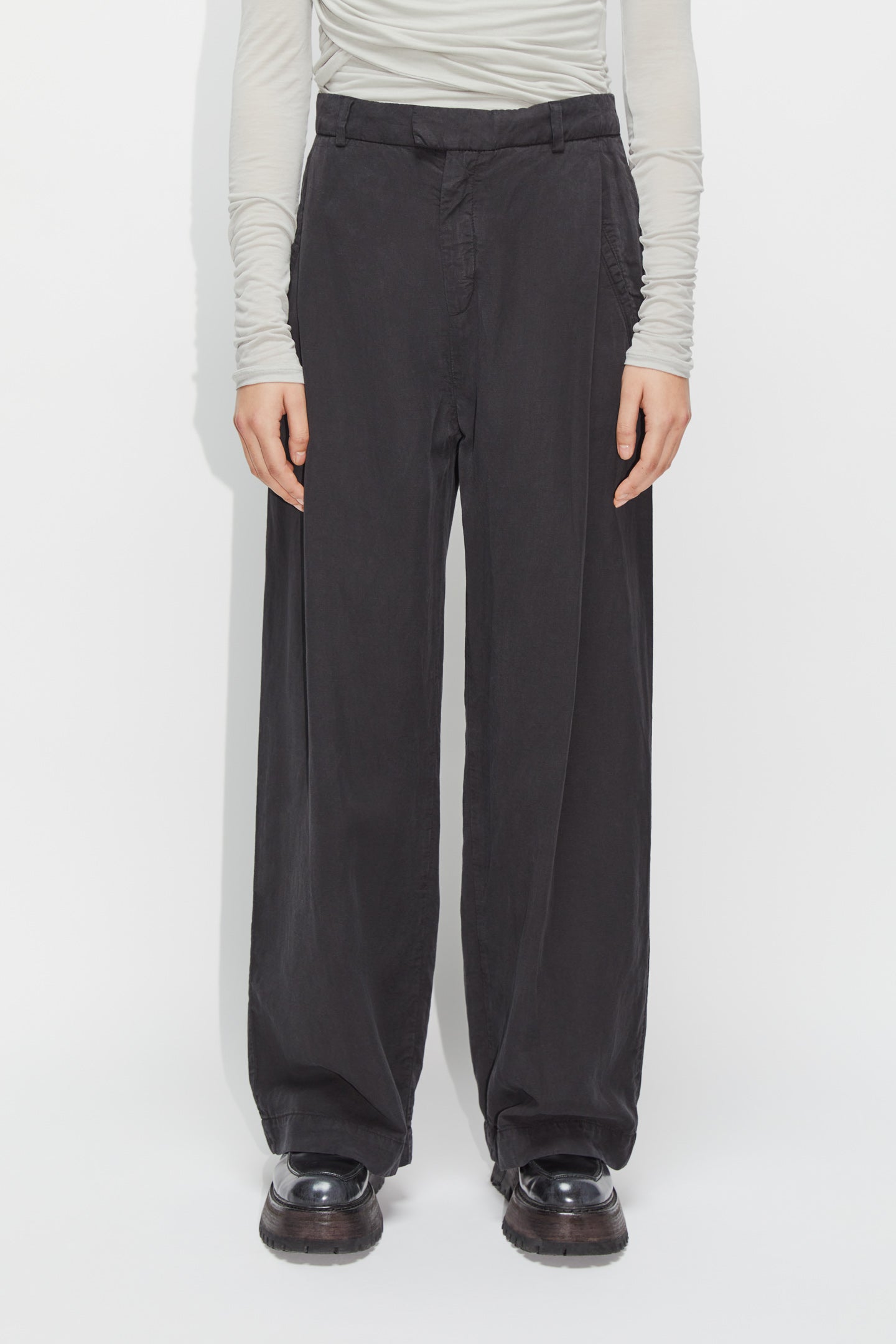 Pleated Wide-leg Trousers