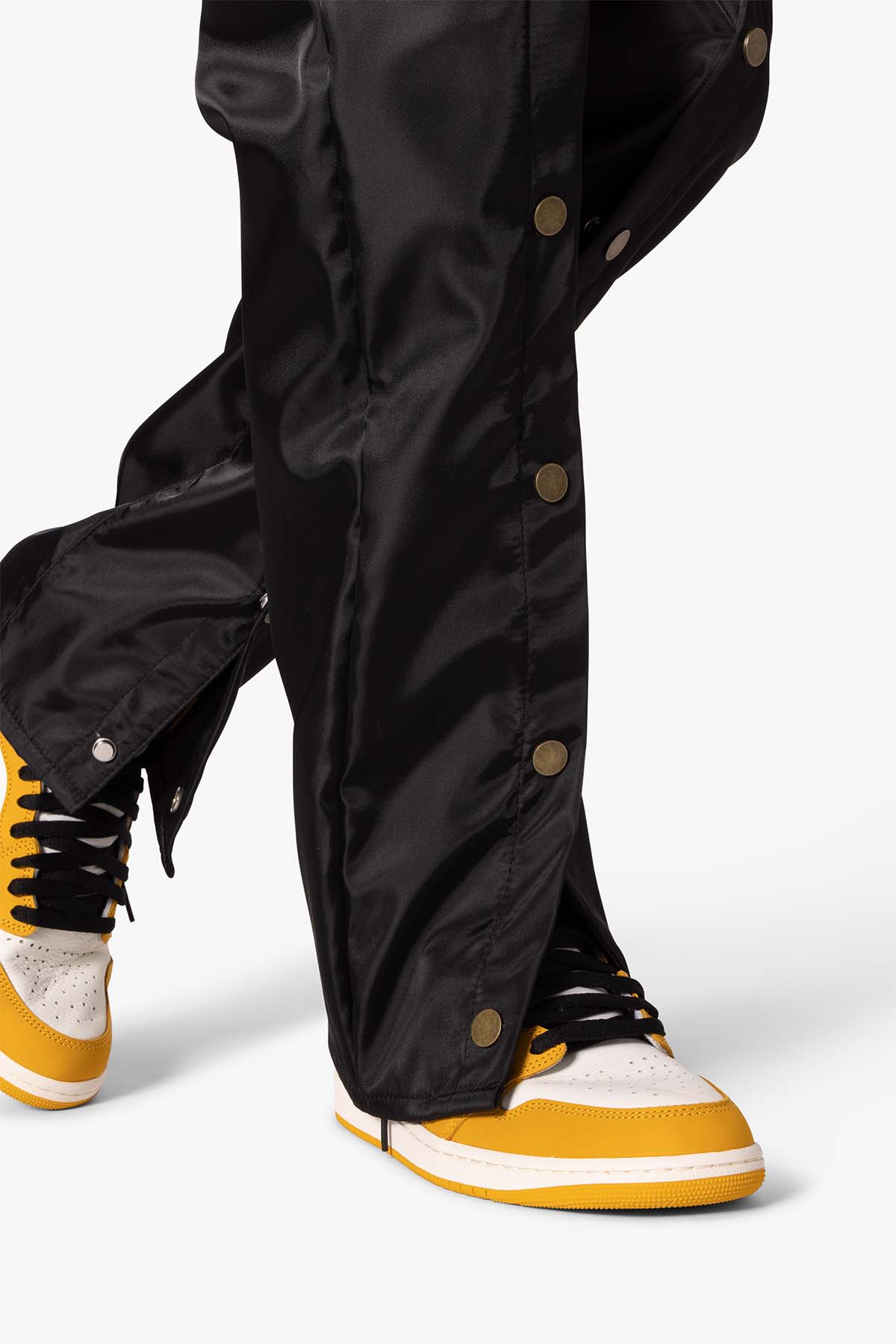 V685 Brass Front Snap Pants - Black