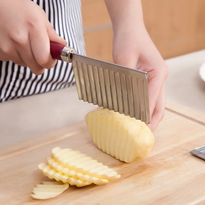 WAVY SHAPED KNIFE