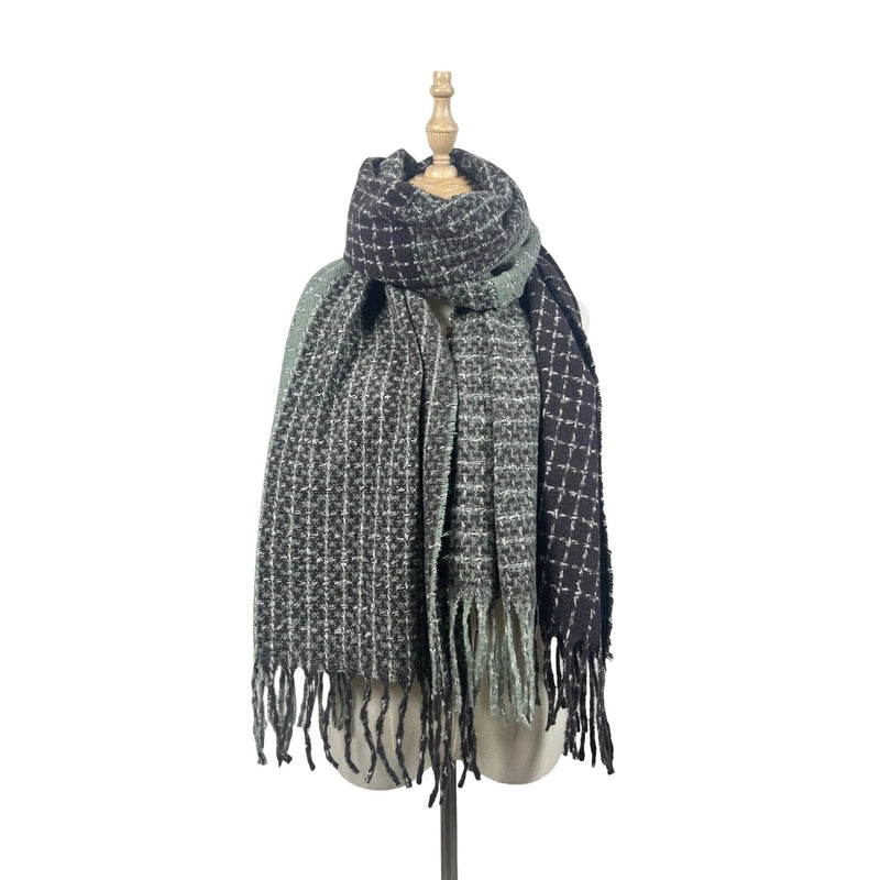 Women's Casual Solid Color Polyester Tassel Scarf