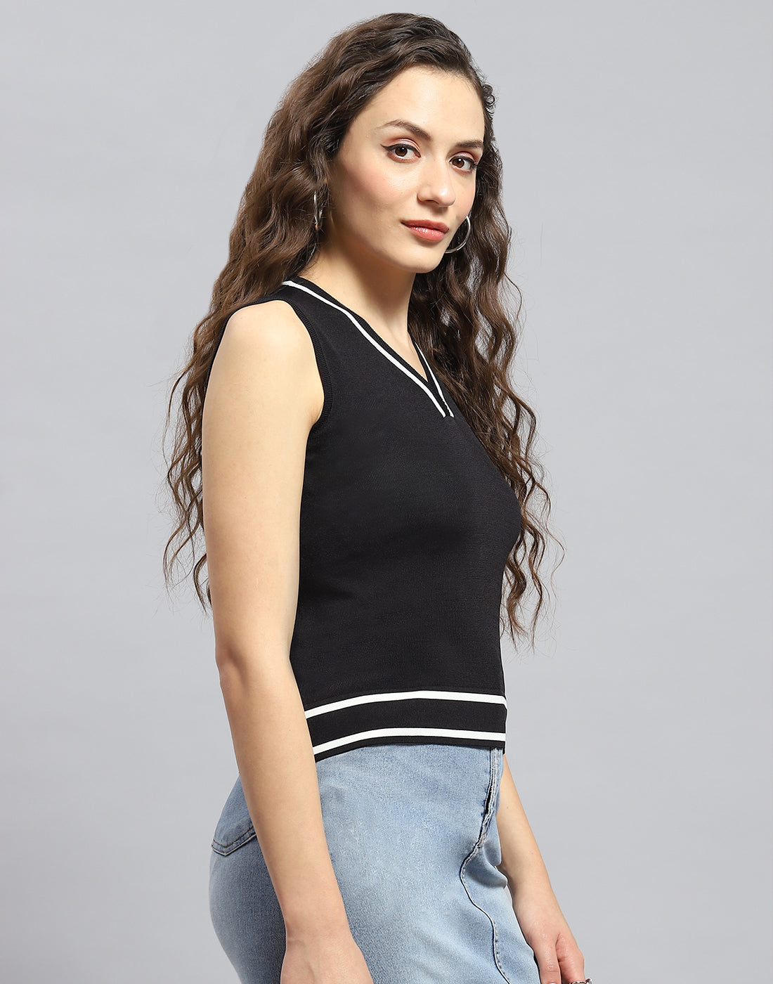 Women Black Solid V Neck Sleeveless Top