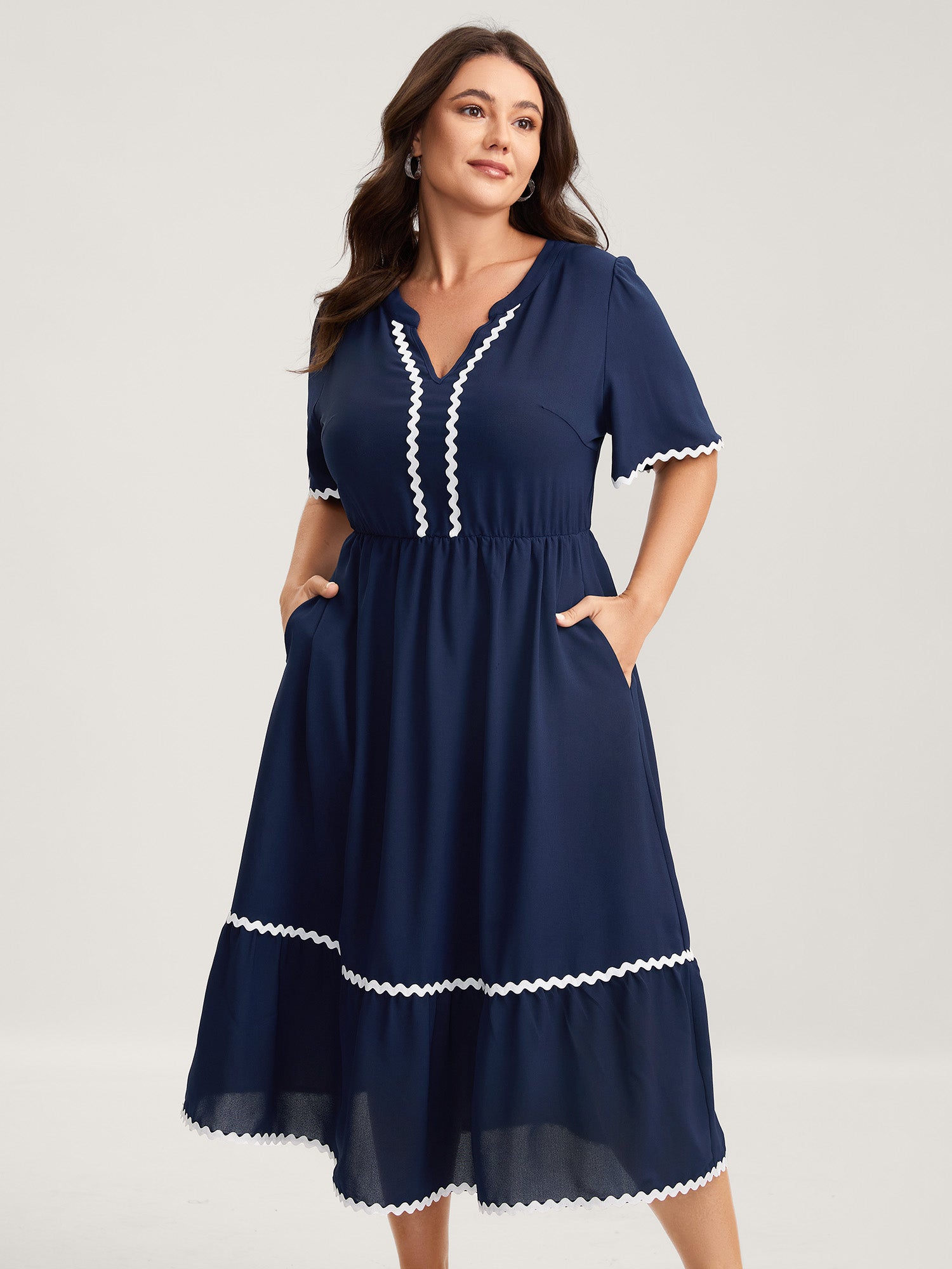 Lace Contrast Notched Collar Midi Dress