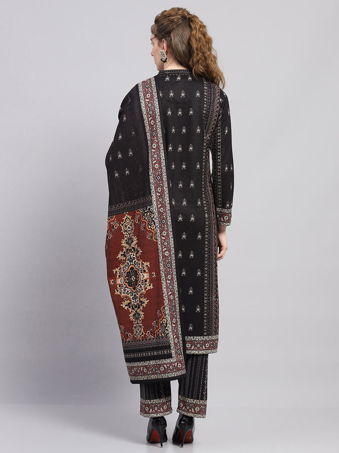 Women Black Printed Round Neck Full Sleeve Kurti Set with Stole