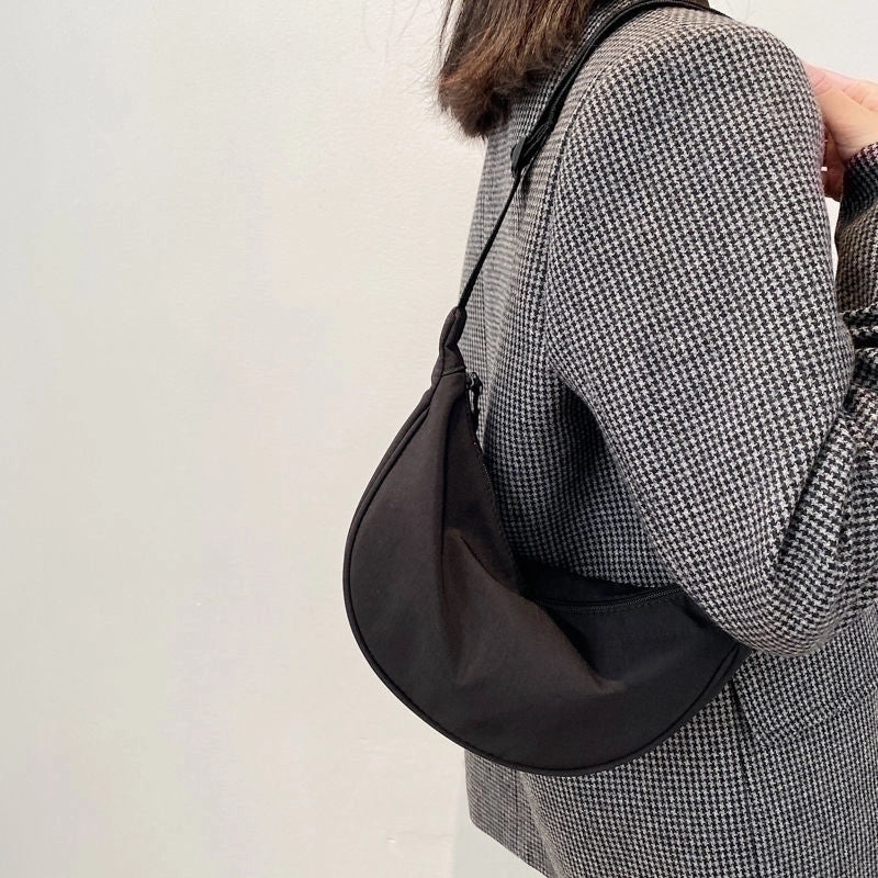 Women's Small Nylon Solid Color Basic Dumpling Shape Zipper Cloud Shape Bag