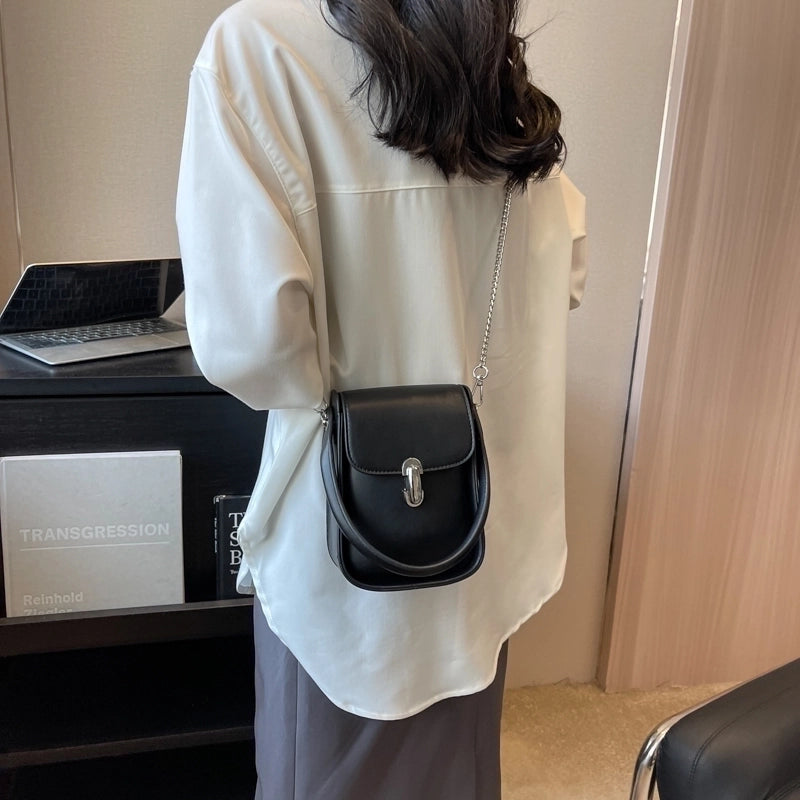 Women's Pu Leather Solid Color Streetwear Sewing Thread Chain Flip Cover Crossbody Bag