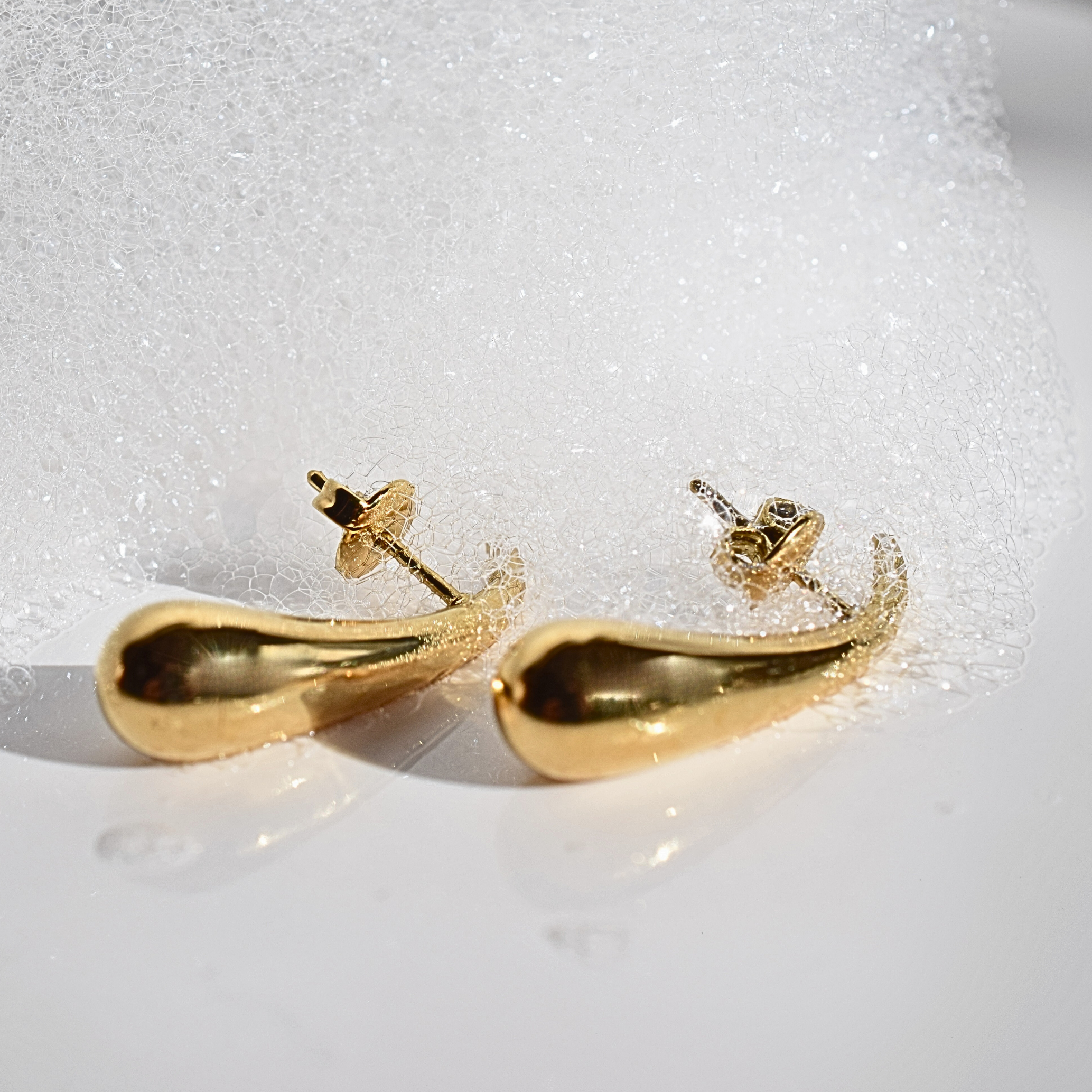 Thin tear drop studs - Gold