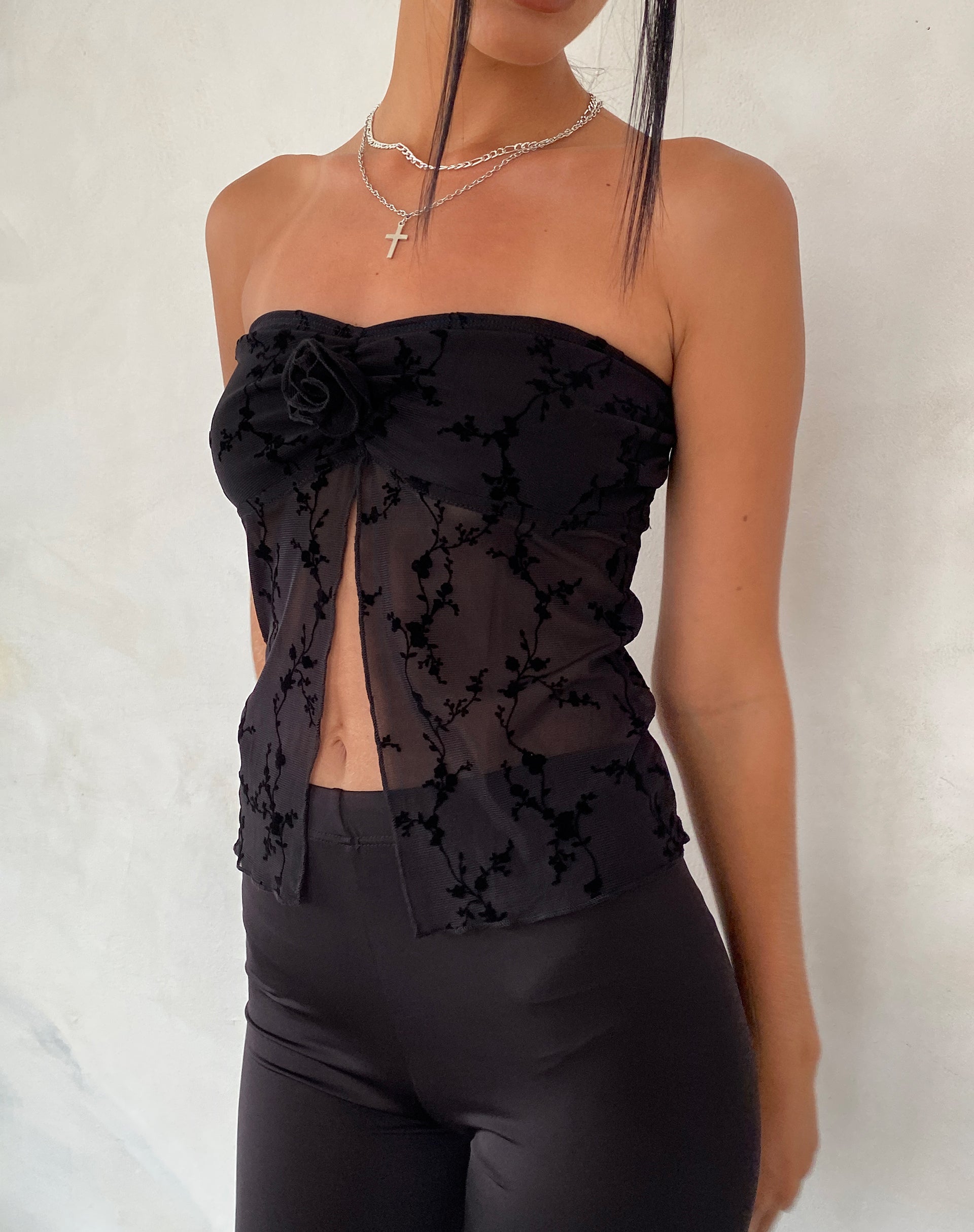 Nicola Butterfly Top in Vine Flower Black