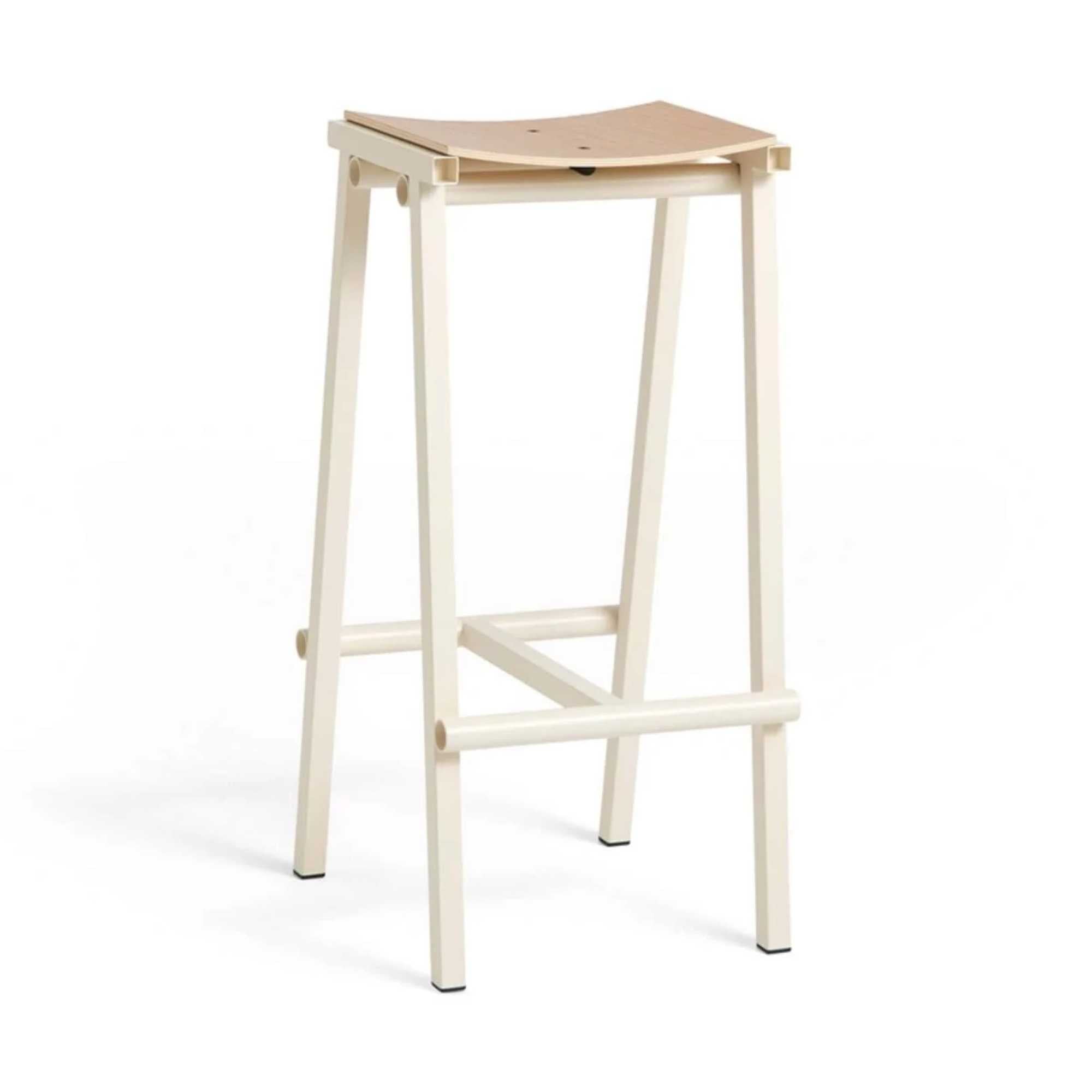 Taburete 8 Bar stool. Eggshell