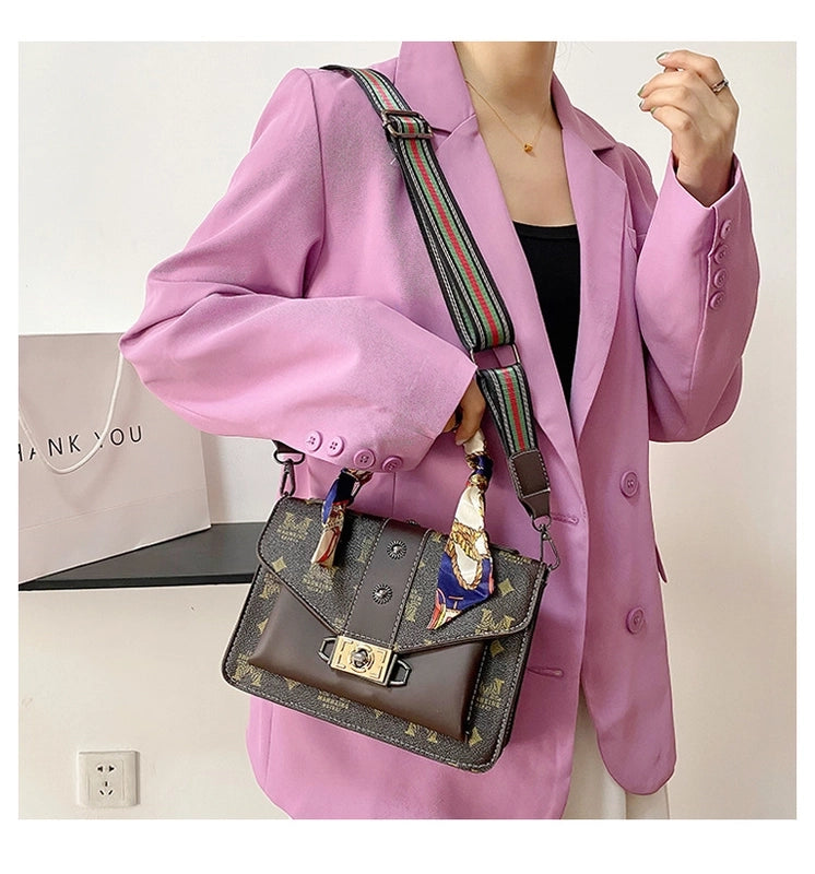 Women's Small All Seasons Pu Leather Solid Color Streetwear Square Flip Cover Handbag