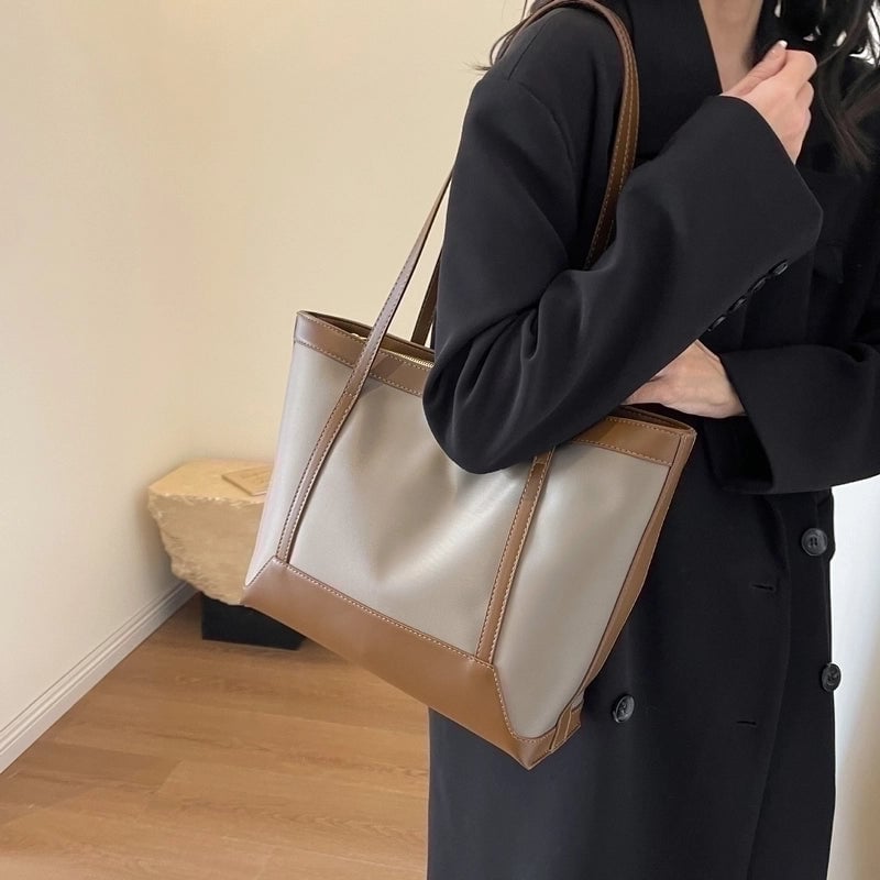 Women's Large Cloth Solid Color Classic Style Square Zipper Shoulder Bag