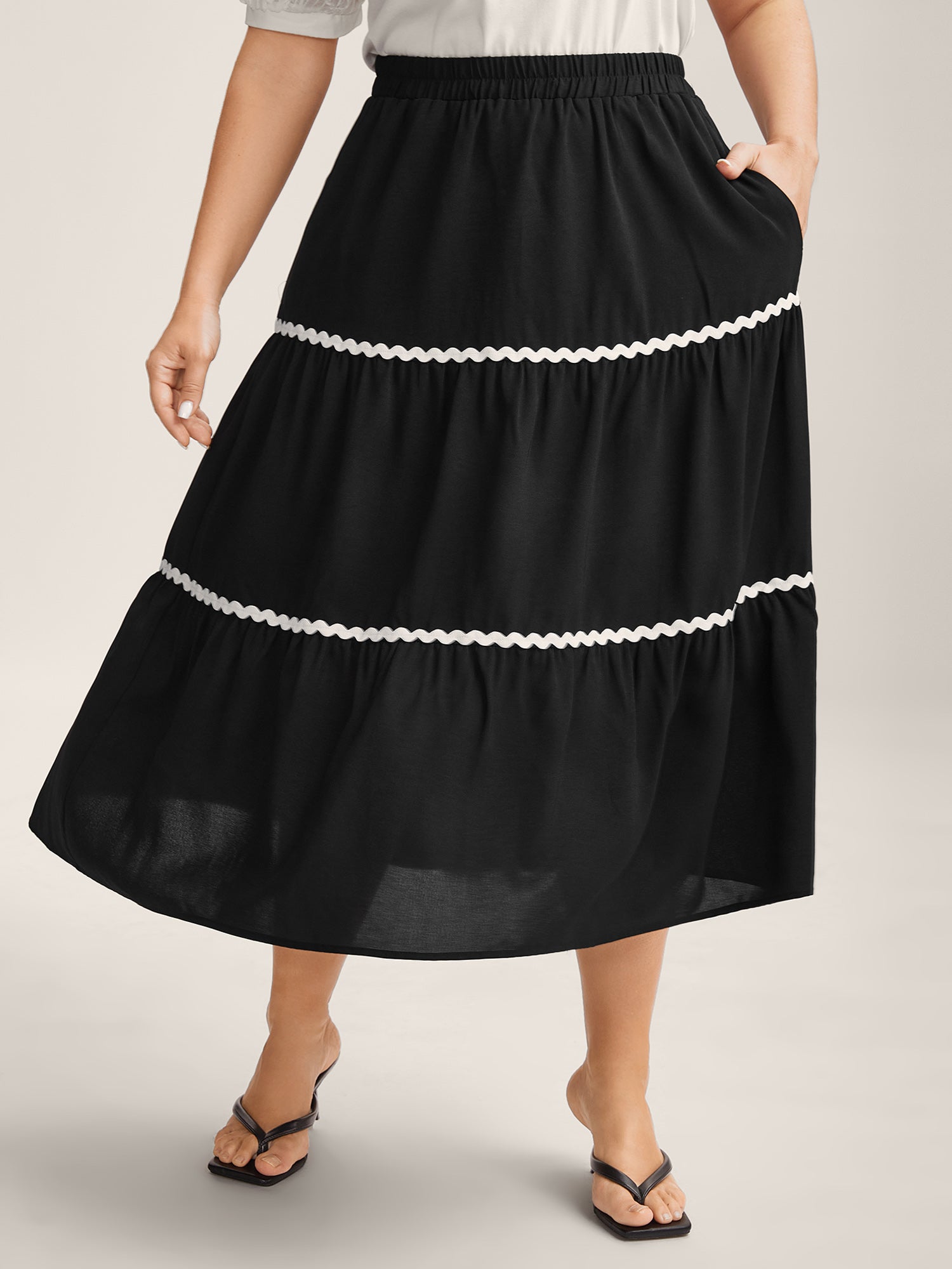 Wavy Lace Trim Tiered Maxi Skirt