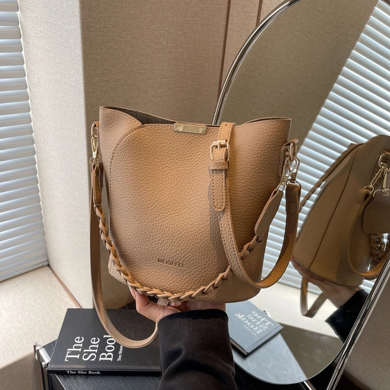 Women's Medium Pu Leather Solid Color Classic Style Sewing Thread Magnetic Buckle Bucket Bag