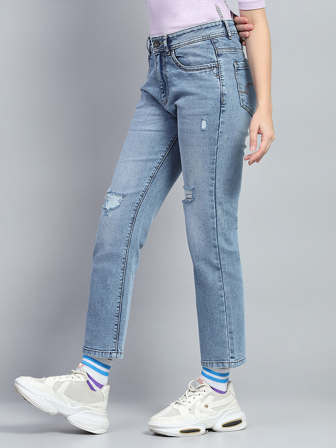 Women Blue Solid Mild Distressed Straight Fit Denim