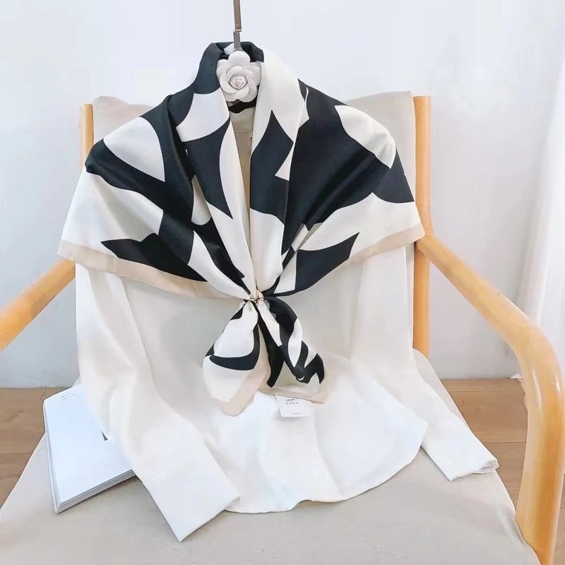 Women's Elegant Retro Printing Satin Silk Scarf