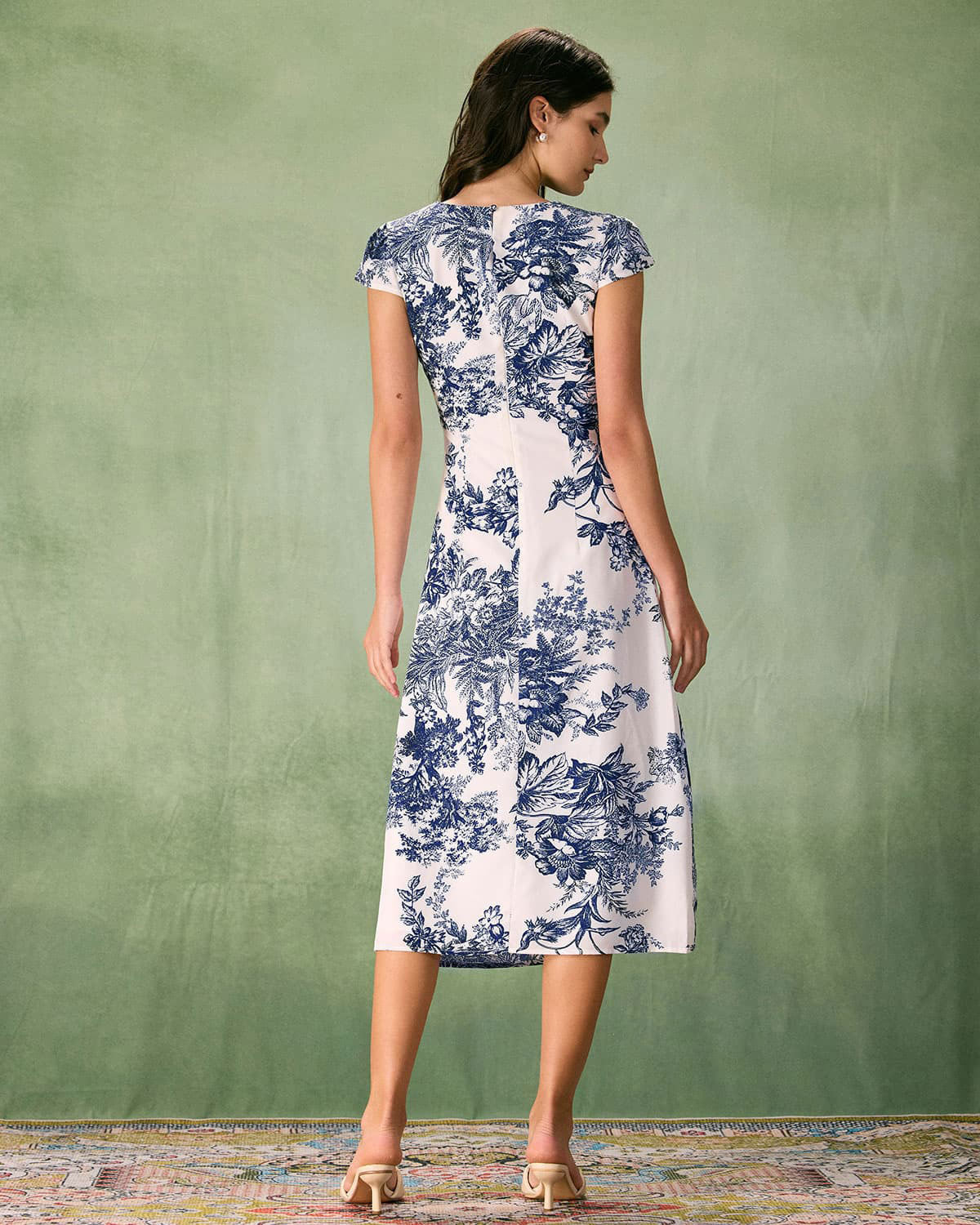 The Round Neck Cap Sleeve Floral Midi Dress