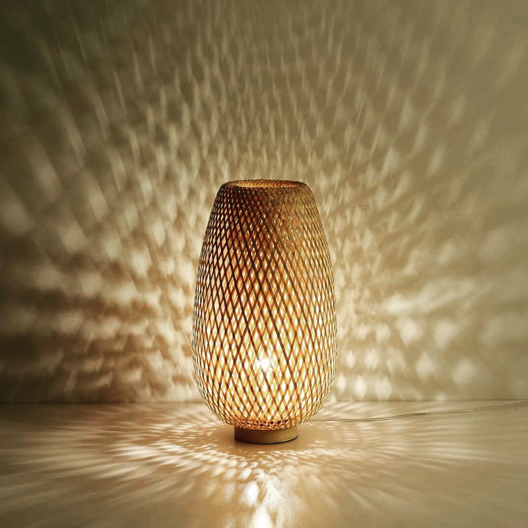 Rustic Table Lamp with Woven Mesh Design