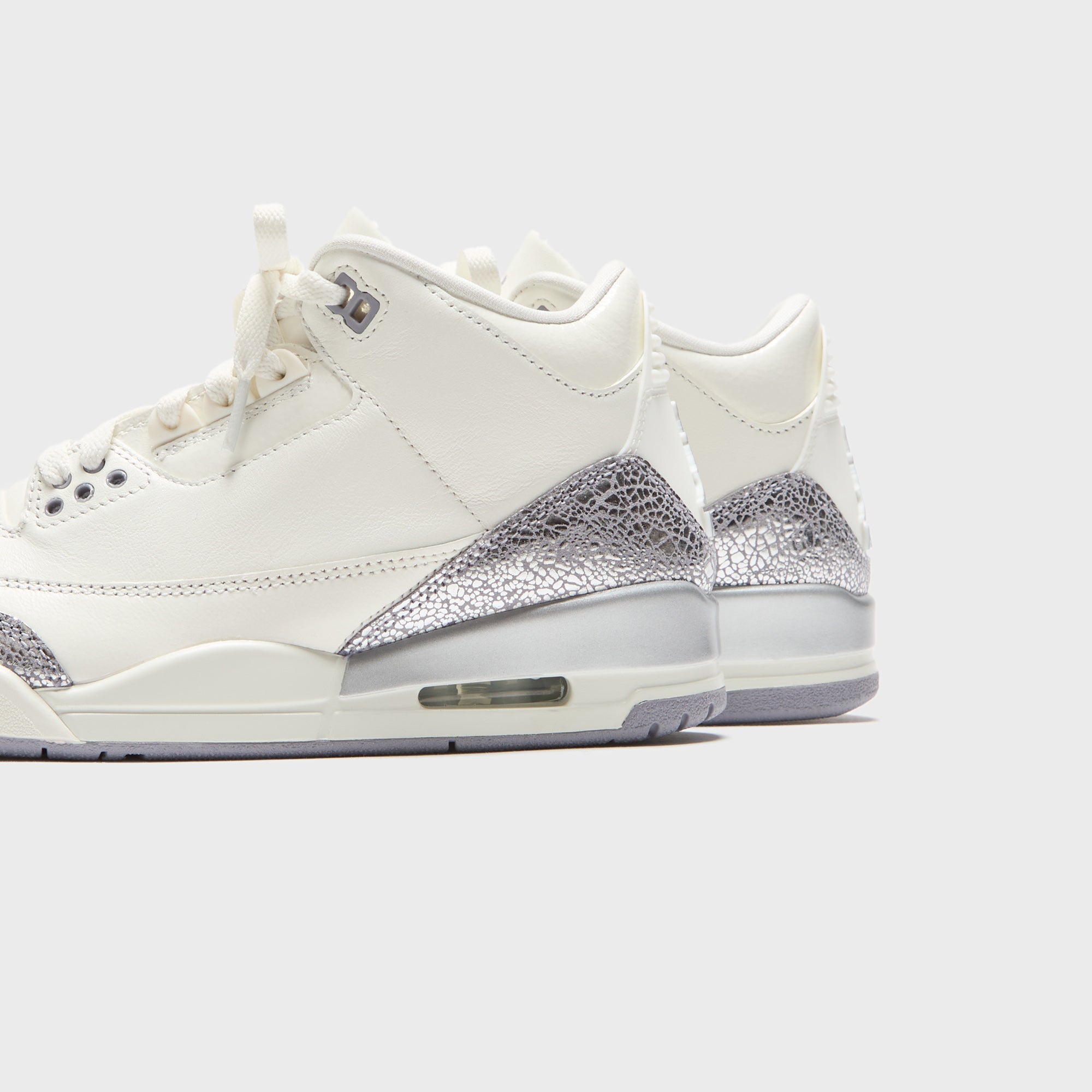 Nike WMNS Air Jordan 3 Retro - Sail / Cement Grey / Metallic Silver