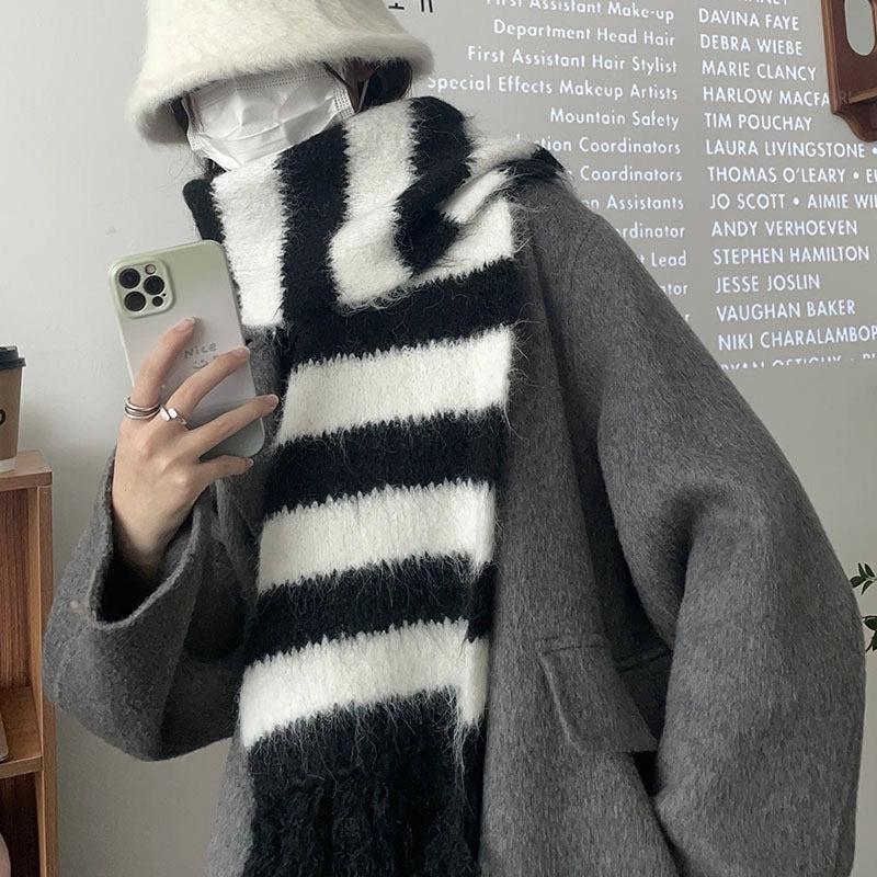 Women's Casual Minimalist Stripe Imitation Cashmere Tassel Scarf