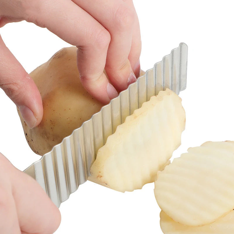 Curly Cutting Knife With Wooden Grip