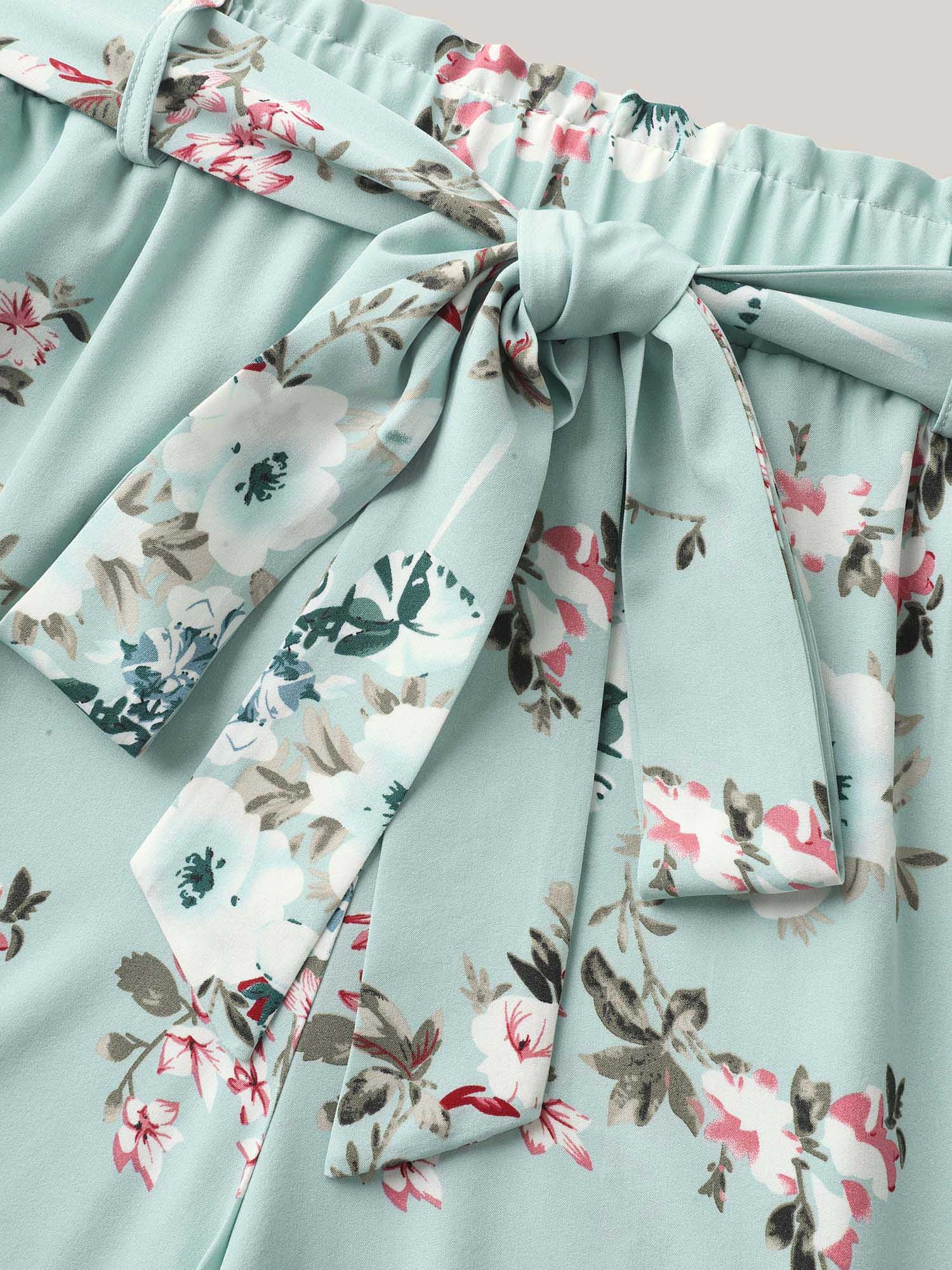 Fresh Floral Print Belted Shorts