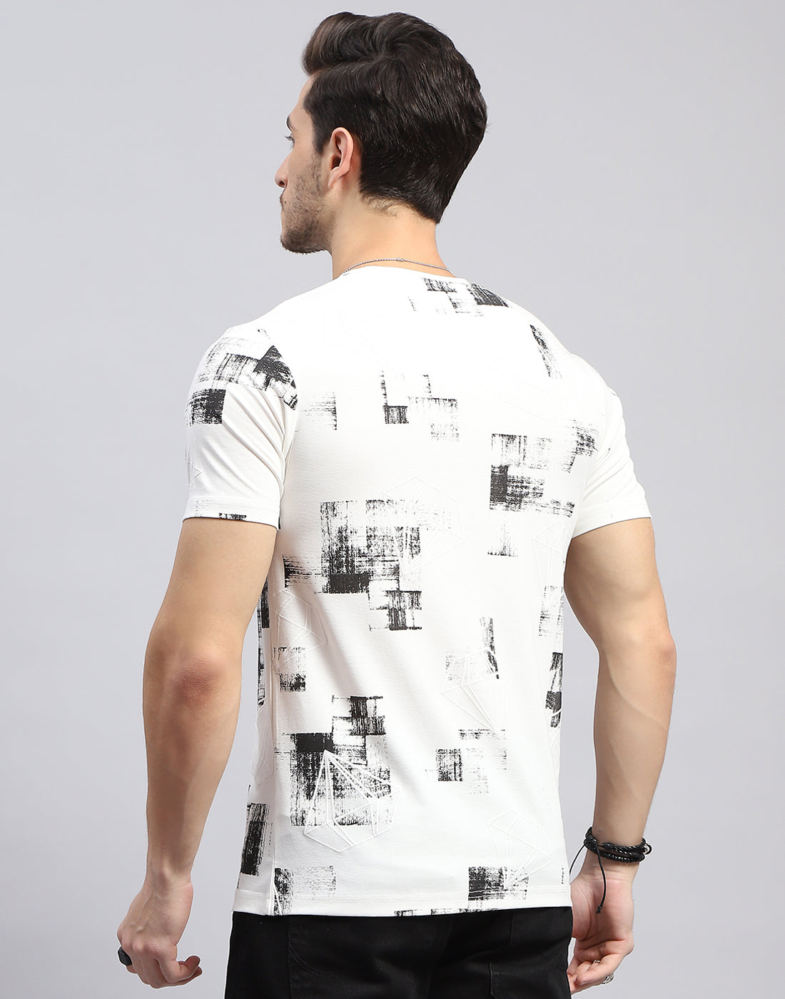 Men Off White Printed Round Neck Half Sleeve T-Shirt