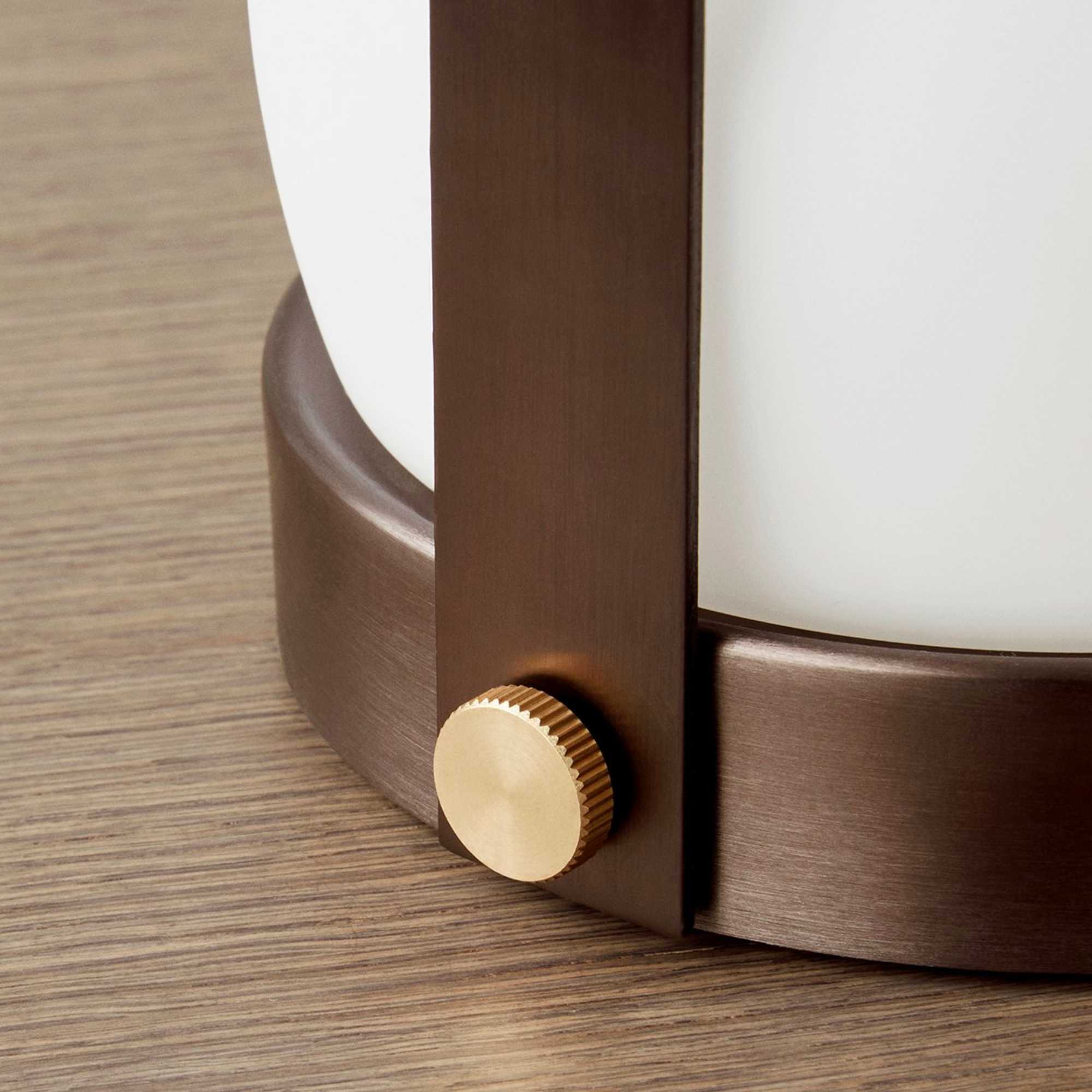 Carrie rechargeable lamp. Brozed brass/Leather
