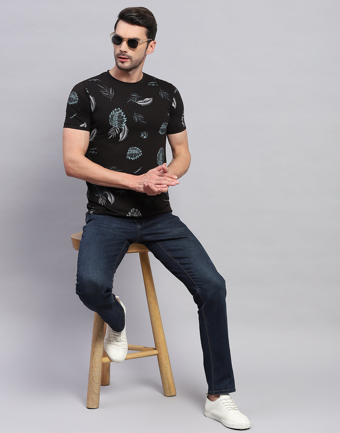 Men Black Floral Print Round Neck Half Sleeve T-Shirt