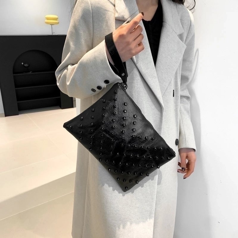Women's Pu Leather Solid Color Classic Style Zipper Envelope Bag