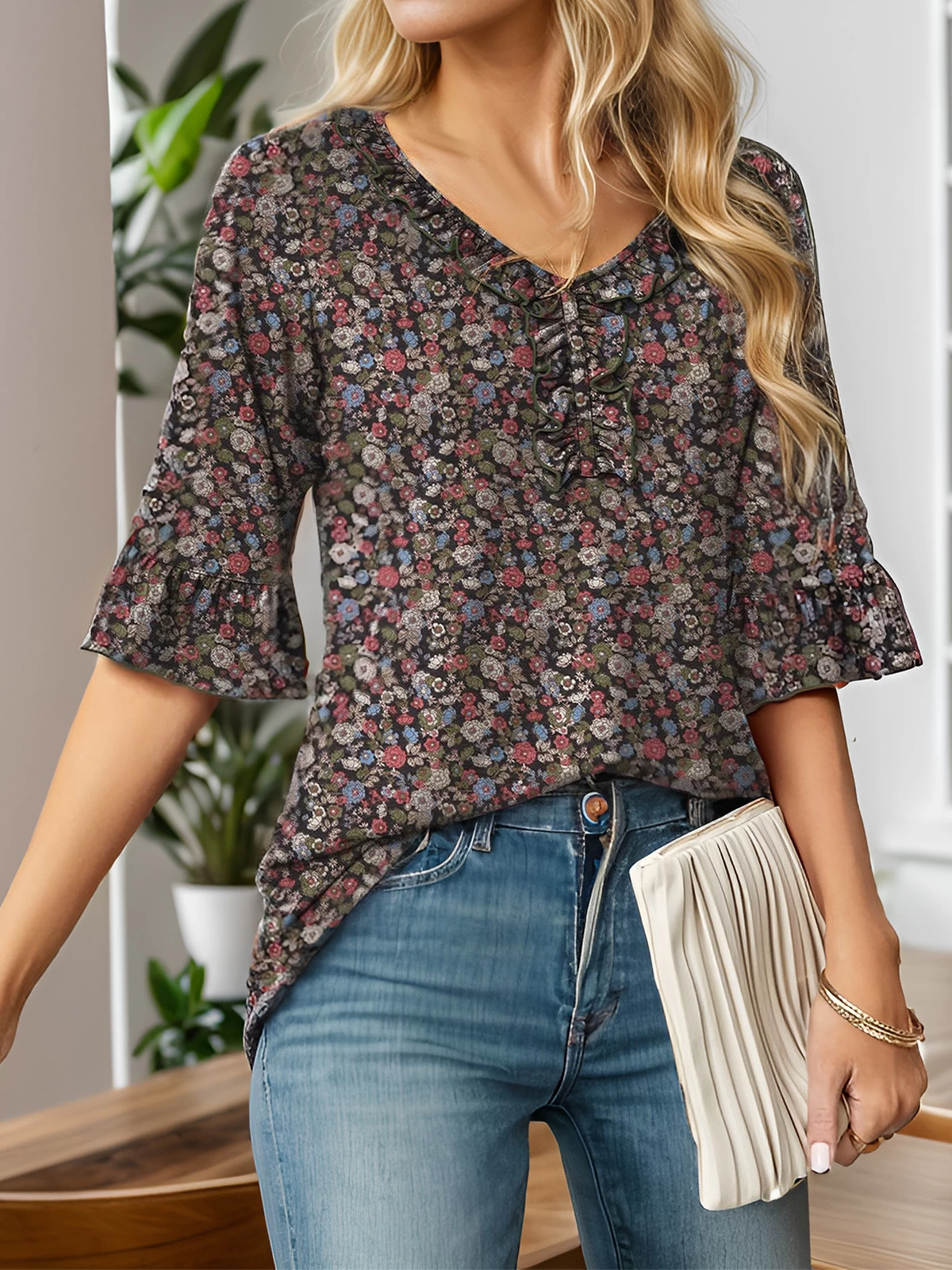 Floral Wrinkle V-neck Flare Blouse