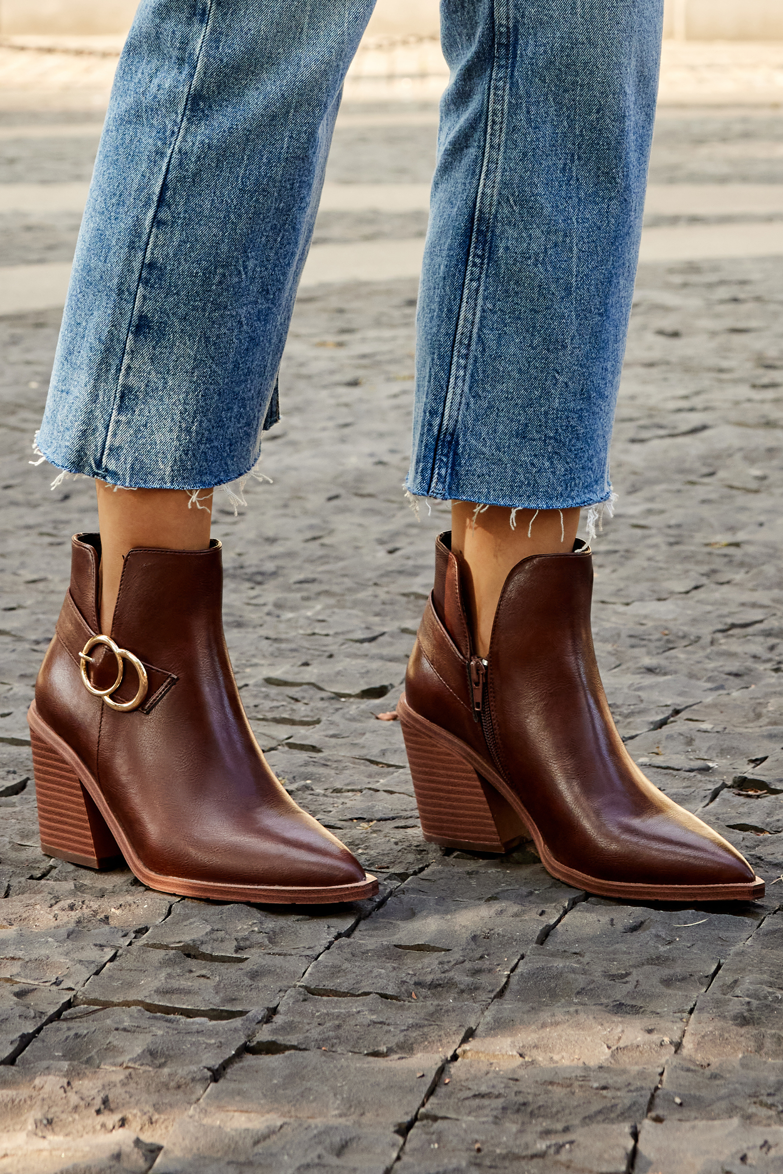 Metal Buckle Pointy Toe Chunky Heels Slit Ankle Boots