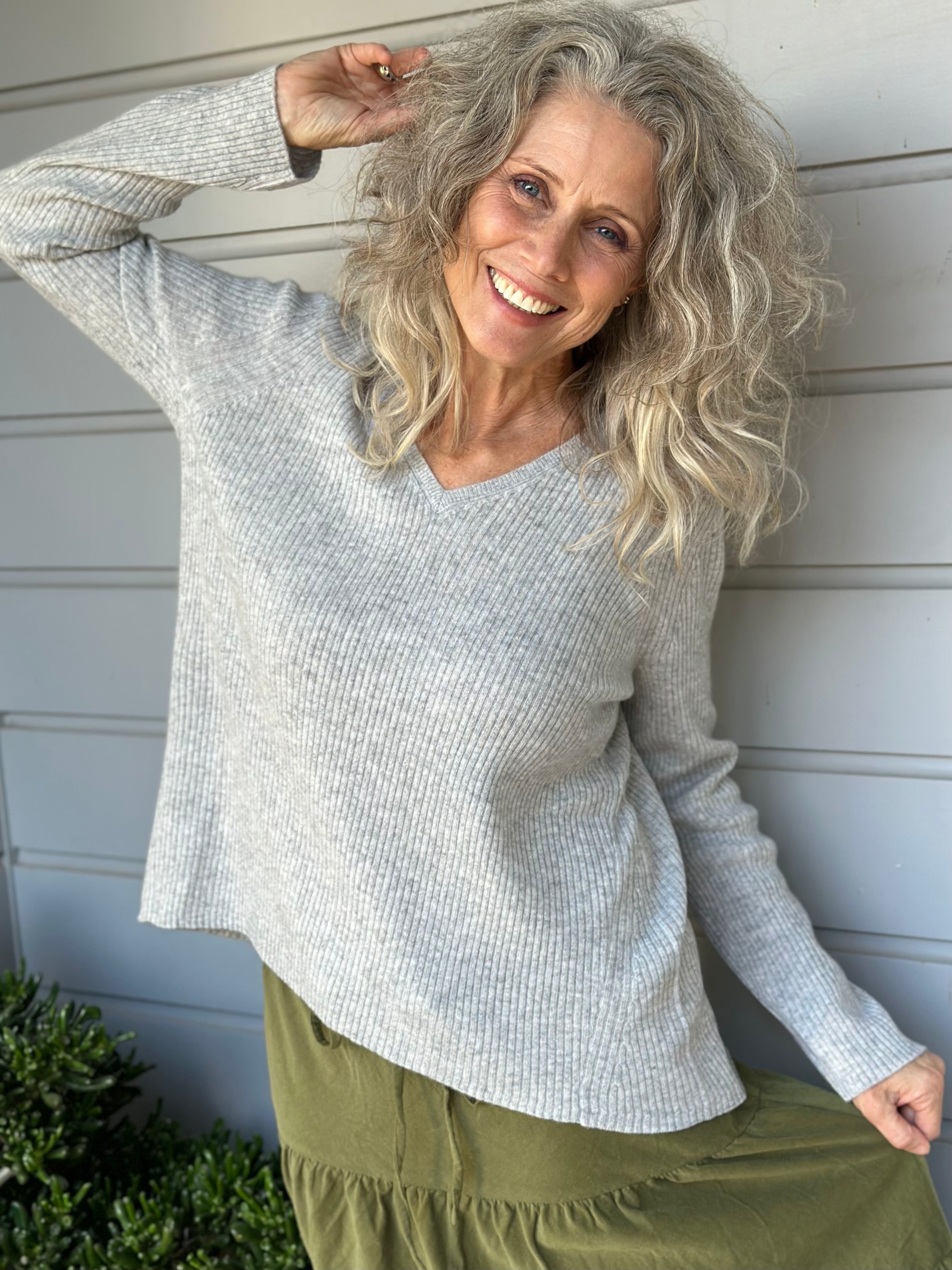 ribbed v neck cashmere -soft grey marle