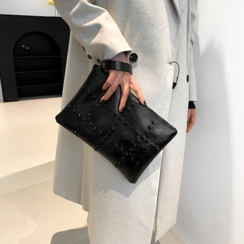 Women's Pu Leather Solid Color Classic Style Zipper Envelope Bag