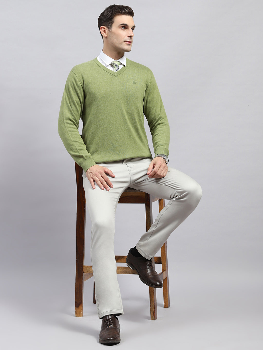 Men Green Solid V Neck Full Sleeve Pullover