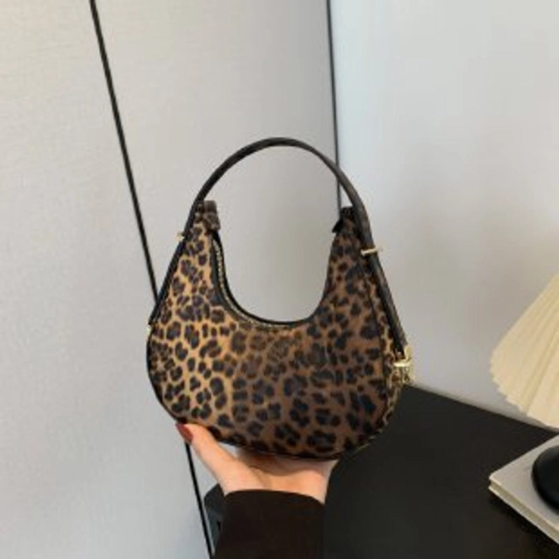 Women's Medium Pu Leather Houndstooth Zebra Classic Style Streetwear Pillow Shape Zipper Underarm Bag